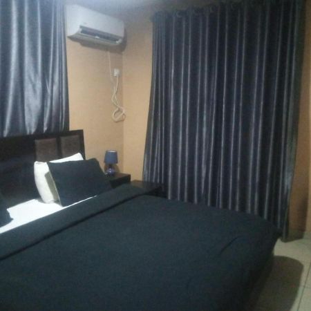 Staycation Suites And Apartment 라고스 외부 사진