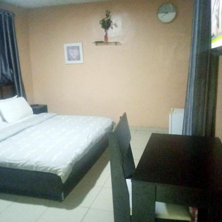 Staycation Suites And Apartment 라고스 외부 사진