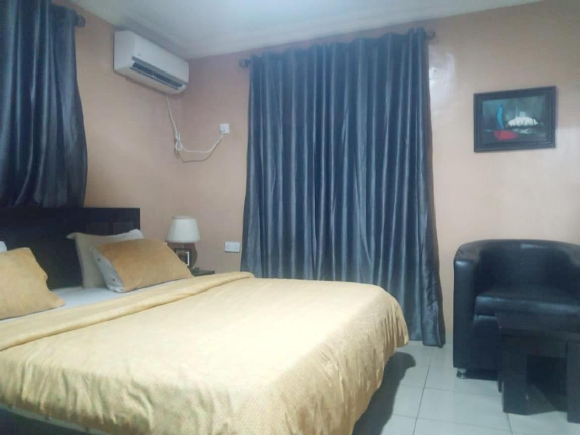 Staycation Suites And Apartment 라고스 외부 사진