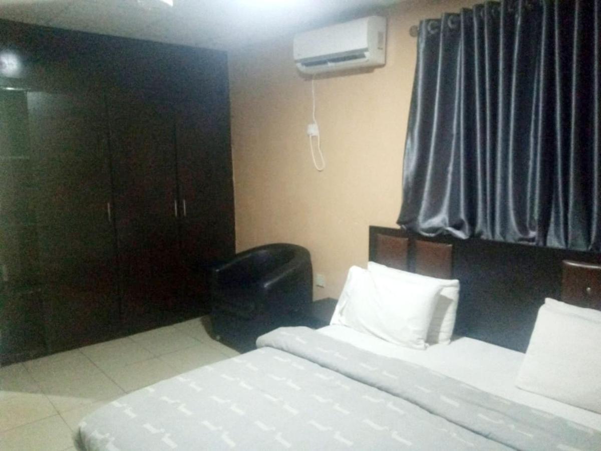 Staycation Suites And Apartment 라고스 외부 사진