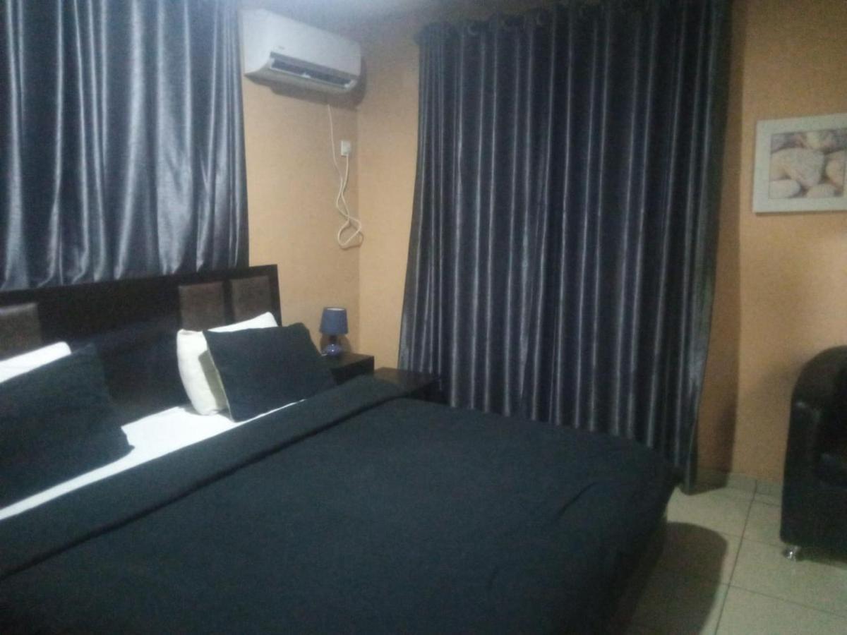Staycation Suites And Apartment 라고스 외부 사진