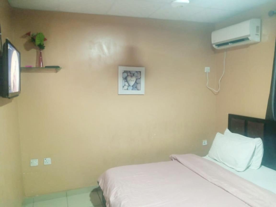 Staycation Suites And Apartment 라고스 외부 사진