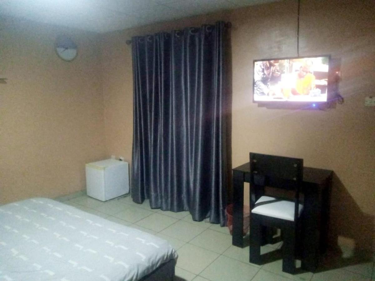Staycation Suites And Apartment 라고스 외부 사진