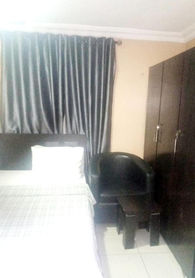 Staycation Suites And Apartment 라고스 외부 사진