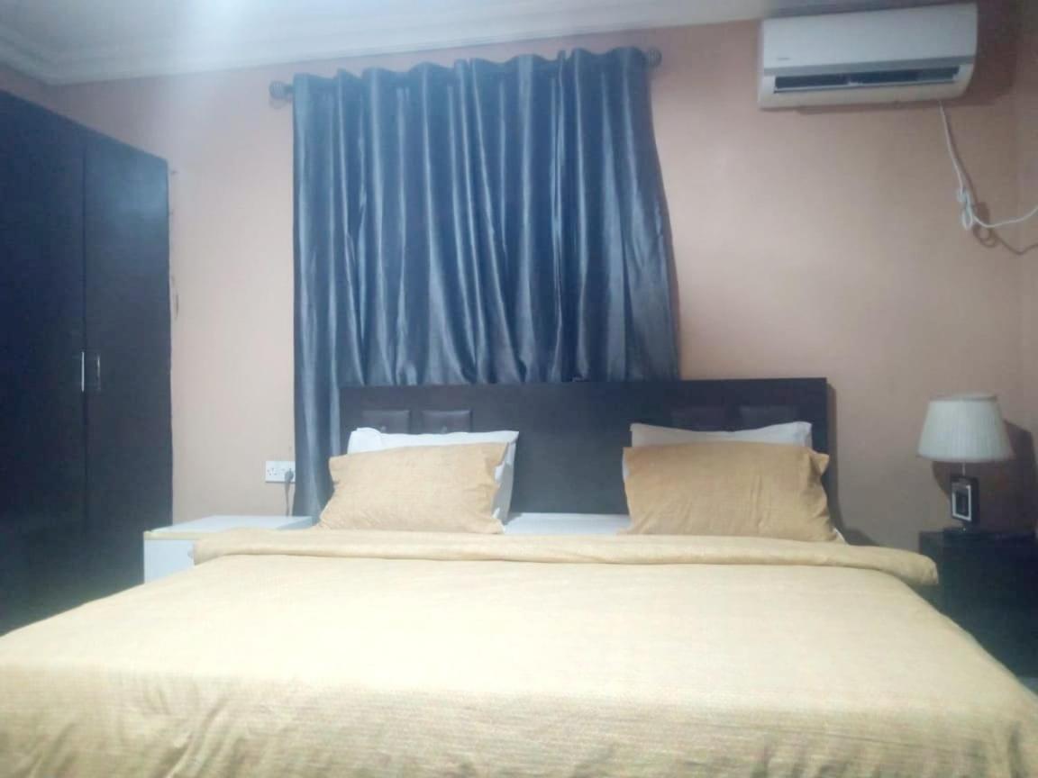 Staycation Suites And Apartment 라고스 외부 사진