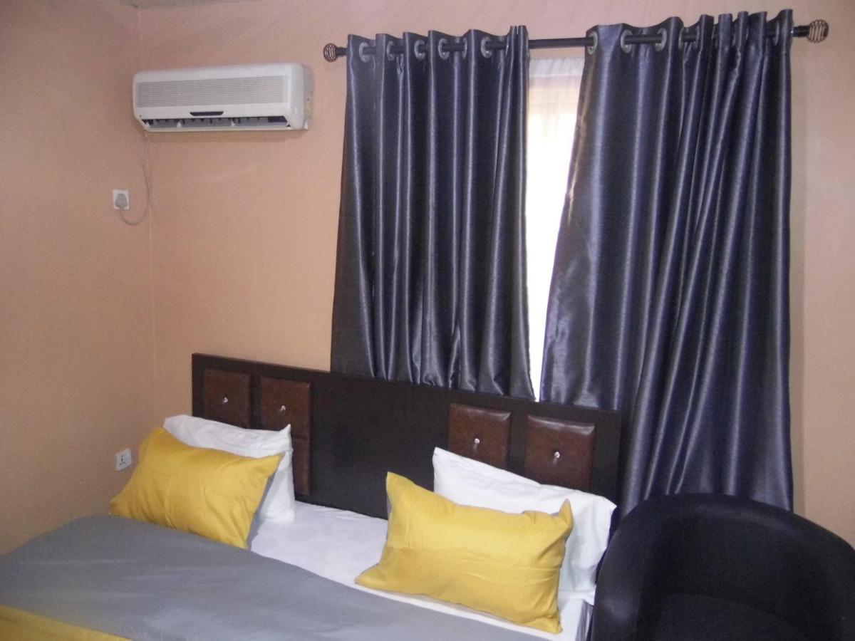 Staycation Suites And Apartment 라고스 외부 사진