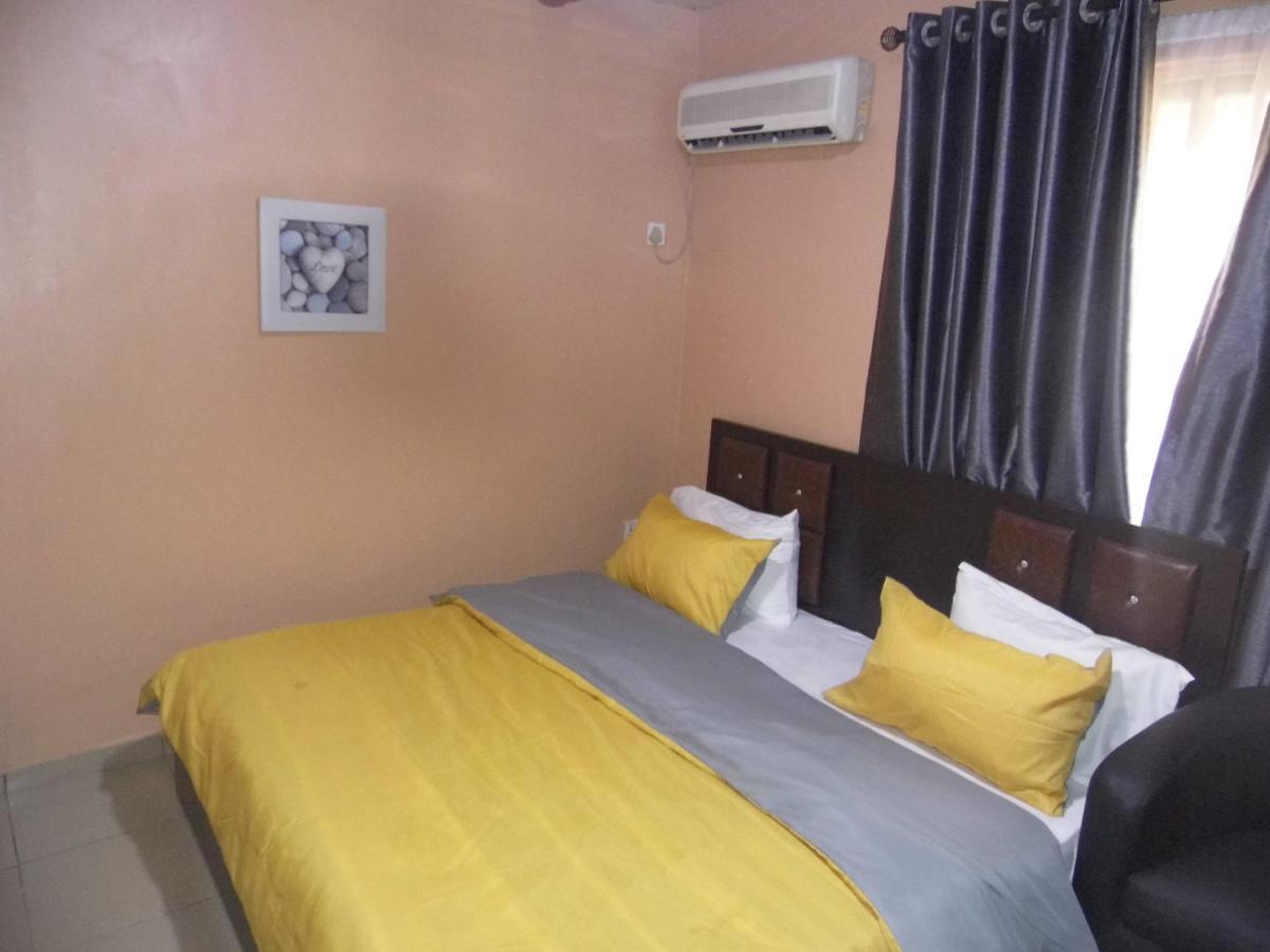 Staycation Suites And Apartment 라고스 외부 사진
