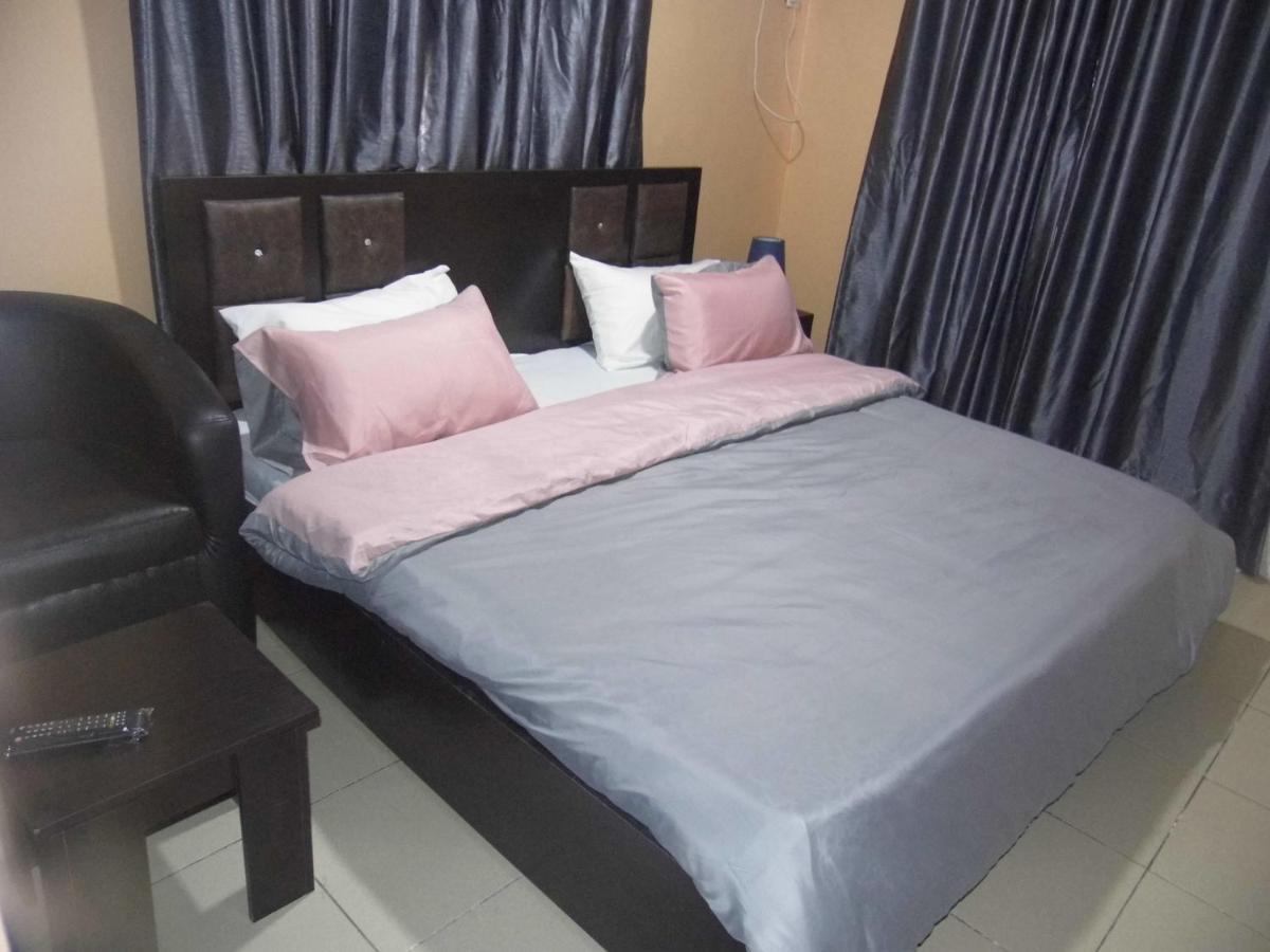 Staycation Suites And Apartment 라고스 외부 사진