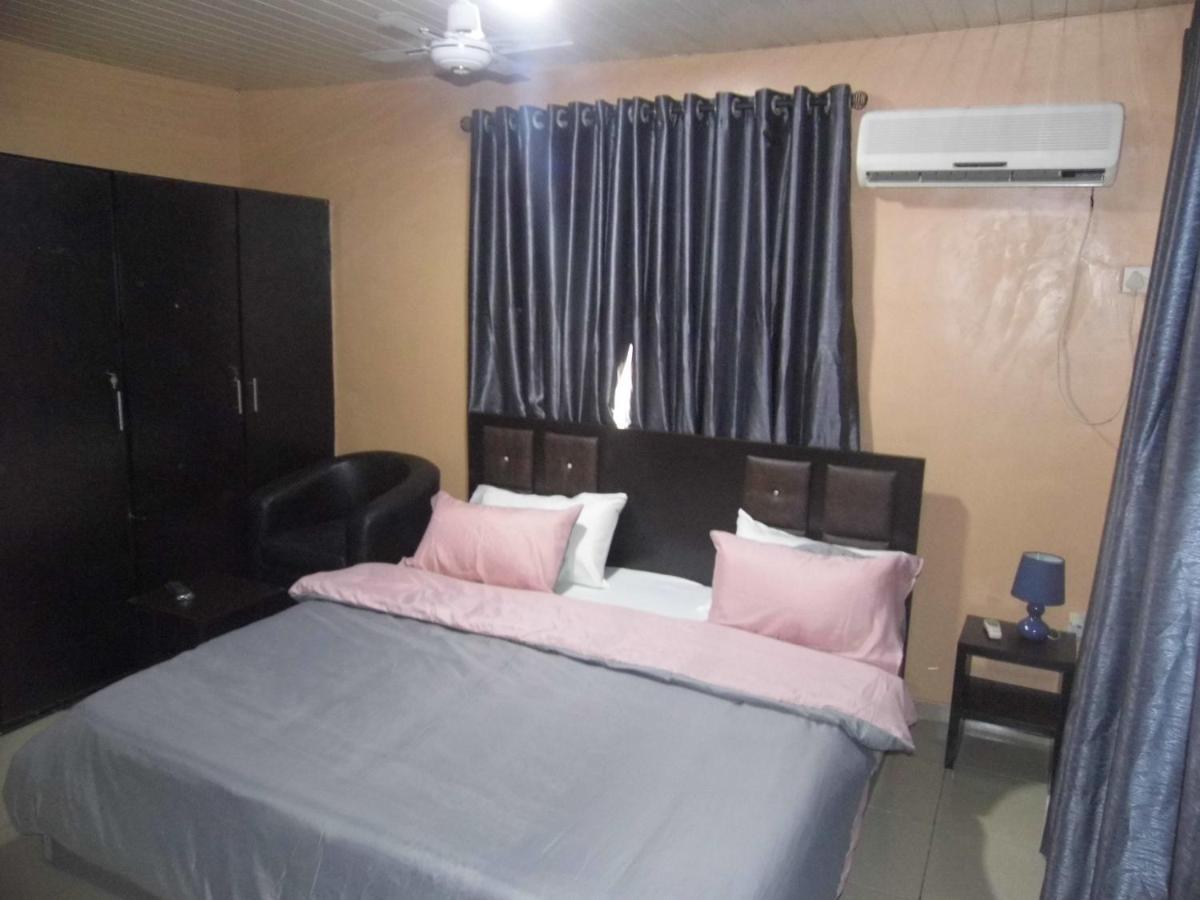 Staycation Suites And Apartment 라고스 외부 사진