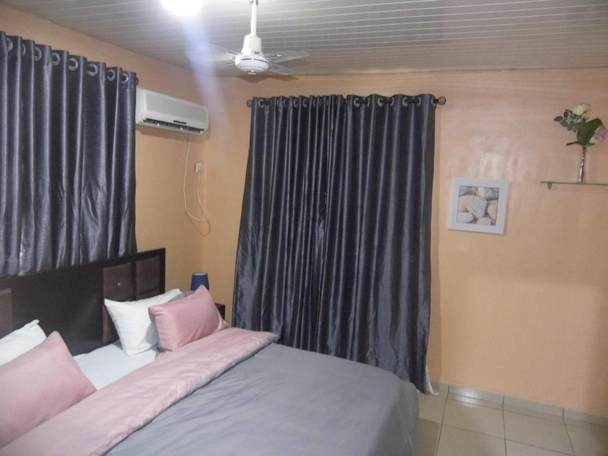 Staycation Suites And Apartment 라고스 외부 사진