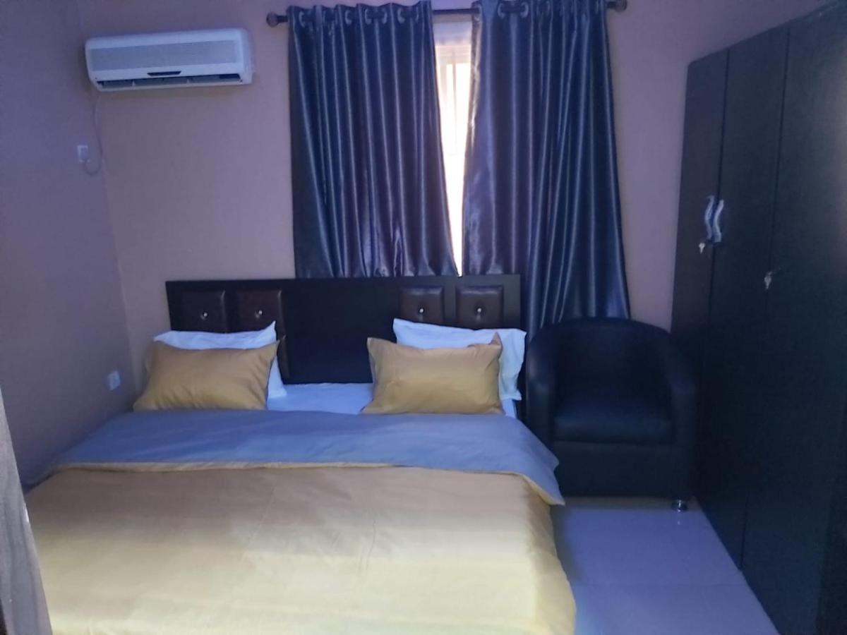 Staycation Suites And Apartment 라고스 외부 사진
